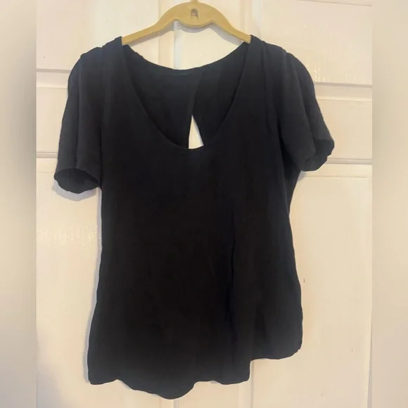 LULULEMON Black “Find Your Twist” Back Twist Short Sleeve Shirt - Picture 4 of 11